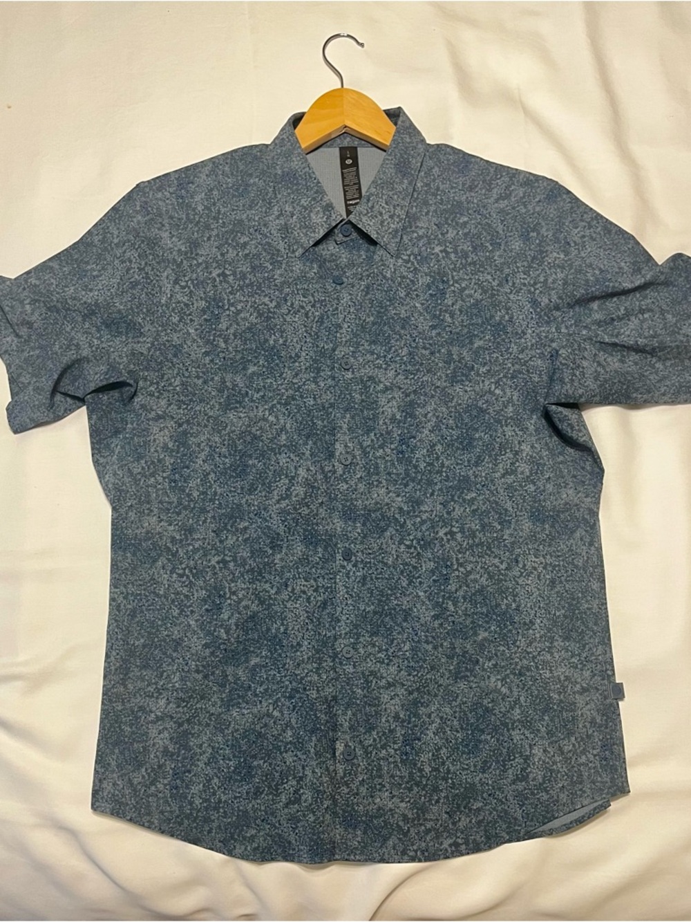 Lululemon Men's Blue Short Sleeve Button-Up Shirt